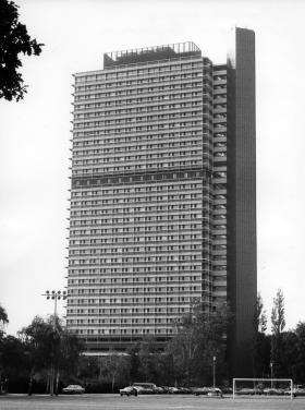 UN-Hochhaus (Langer Eugen); Fotonachweis: BBR Archiv (1980)