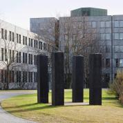 Ansgar Nierhoff: Streckungen (Nähe und Ferne, Raum erfahren), 1986 / © VG Bild-Kunst, Bonn; Fotonachweis: BBR / Werner Huthmacher (2011)