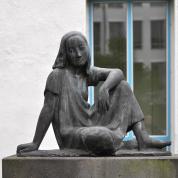 Gerhard Marcks: Soldanelle, 1954 / © VG Bild-Kunst, Bonn; Fotonachweis: BBR / Marnie Schäfer (2013)