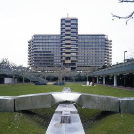 Ansgar Nierhoff: Plastische Kreuzung, 1977 / © VG Bild-Kunst, Bonn; Fotonachweis: Michael Goergen (2005)