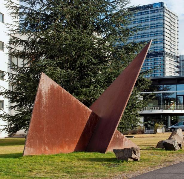 Hermann Glöckner: Durchbruch, 1992 / © VG Bild-Kunst, Bonn; Fotonachweis: BBR / Werner Huthmacher (2011)